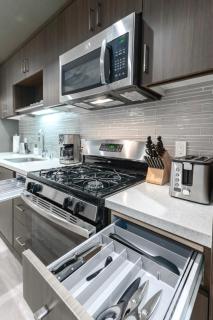 Sleek & Stylish Brand-New Luxury Condo in West Hollywood - Los Angeles - 2