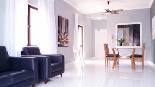 Zachs Marina Court Resort Getaway - 7