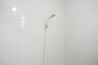Comfort Living 2BR Room at Bassura City Apartment By Travelio - Jacarta - 4