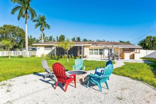 Riverside Retreat: Deck Bar, FirePit, Boat Parking - Fort Myers - 0
