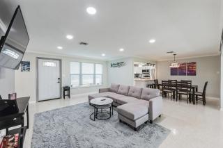 Riverside Retreat: Deck Bar, FirePit, Boat Parking - Fort Myers - 8