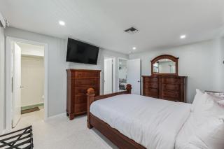 Riverside Retreat: Deck Bar, FirePit, Boat Parking - Fort Myers - 6