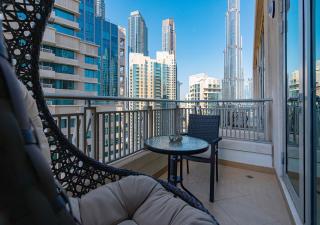 Luxurious one bedroom Apartment with Burj Khalifa View - 9