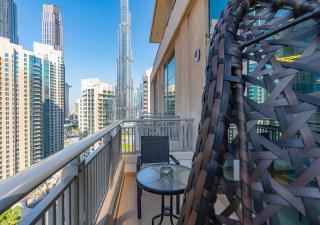 Luxurious one bedroom Apartment with Burj Khalifa View - 8