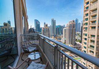 Luxurious one bedroom Apartment with Burj Khalifa View - 4