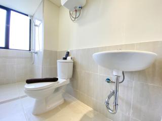Best Deal and Restful 3BR Meikarta Apartment By Travelio - Bekasi - 5