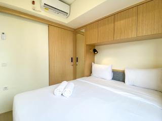 Cozy Living and Comfort 3BR Meikarta Apartment By Travelio - 5