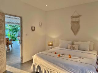 Villa Rocher - Modern 3 BR Villa Batu Belig 3 min beach - Seminyak - 6