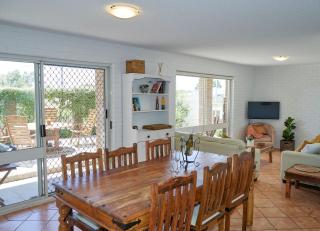 Arlingtons Holiday Accommodation - 2