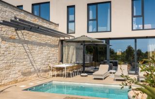 Modern villa Tia II with outdoor pool in Porec - Nova Vas - 1