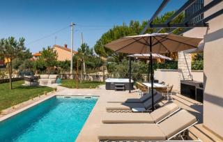 Modern villa Tia I with outdoor pool in Porec - Nova Vas - 3