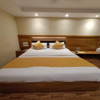 RK Hotel-Near Grant Road Railway Station - Mumbai - 6