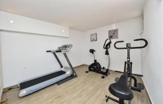 Amazing Apartment In Rogoznica - Rogoznica - 3