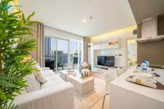 Blue Breeze - Modern Apt with Partial Marina Views & Balcony - 0