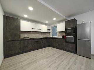 Modern Apartment with Large Outdoor Area - Sleeps 7, Close to Malta International Airport - Luqa - 8