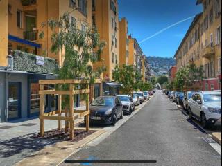 Welcome ! Entre colline du Château et le port - 2