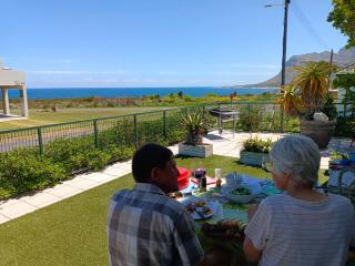 Scenic Bliss Holiday Home - 8