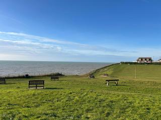 Ocean Side with Free Parking By My Getaways - 3