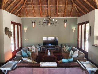 Zebula Golf and Wildlife Estate - Kudu's Bark Pax 12 - Moi Signature Luxury villa - 4