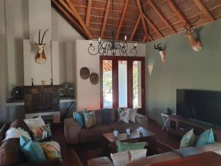 Zebula Golf and Wildlife Estate - Kudu's Bark Pax 12 - Moi Signature Luxury villa - 3