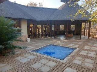 Zebula Golf and Wildlife Estate - Oryx Walkway Pax 16 - Moi Signature Luxury villa - Mabula - 9