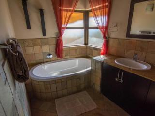 Zebula Golf and Wildlife Estate - Jackals Call Pax 8 - Moi Signature Luxury villa - Mabula - 2