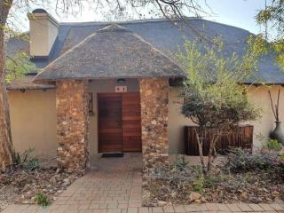 Zebula Golf and Wildlife Estate - Walk of the Eland Pax 12 - Moi Signature Luxury villa - Mabula - 8