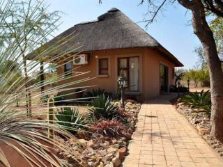 Zebula Golf and Wildlife Estate - Squirrel Pandemonium Pax 12 - Moi Signature Luxury villa - Mabula - 4