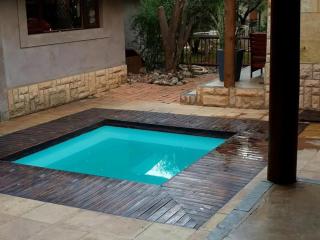Zebula Golf and Wildlife Estate - Toktokkie Knocking Pax 20 - Moi Signature Luxury villa - 5