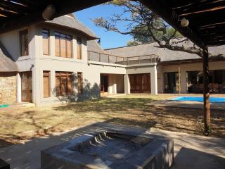 Zebula Golf and Wildlife Estate - Africa Breathing Pax 8 - Moi Signature Exclusive Villa - Mabula - 3