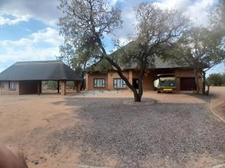 Zebula Golf and Wildlife Estate - Bushveld Bliss Pax 14 - Moi Signature Luxury villa - 7