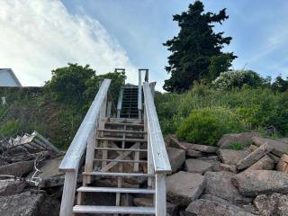 Waterfront Cottage beach access - 1