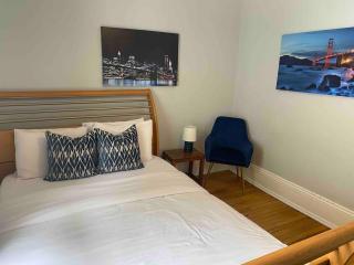 86B King Bed - Steps to Victoria Row - 1