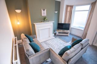 Modern 2-Bedroom Home in Rotherham - 2