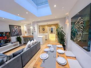 Sleek 2 Bedroom flat with private patio & firepit in Shepherds Bush, Near Hammersmith - Londra - 2