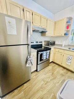 Cozy Condo Minutes Away From Disney - 3