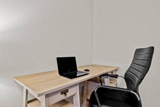 Relocate In Comfort Spacious, Pet-friendly Stay - - 5