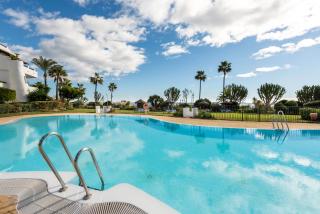 Afrodite Apartment - Frontline Beach - 9