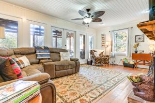 Secluded Hamilton Cabin Retreat with Private Lake! - Hamilton - 8