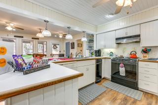 Secluded Hamilton Cabin Retreat with Private Lake! - Hamilton - 4
