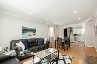 Charming 4BR Barrie Retreat with Backyard - Barrie - 0