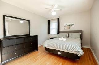 Charming 4BR Barrie Retreat with Backyard - Barrie - 6