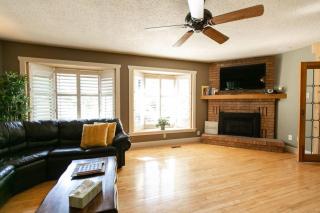 5BR Riverfront Retreat w Firetable BBQ and Deck - Orangeville - 9