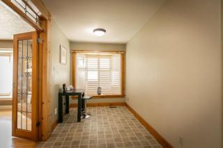 5BR Riverfront Retreat w Firetable BBQ and Deck - Orangeville - 1