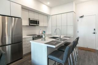 Comfy 1BR Condo w Balcony BBQ Pool and Parking - Barrie - 5