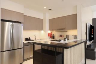 Livbnb - Luxurious 3BR with 1 with Burj Khalifa View - Dubai - 6