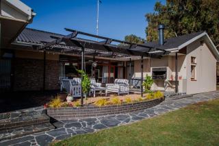 Mopama Manor - Swellendam - 2