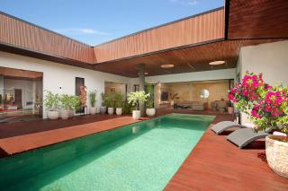 CANGGU BRAND NEW 6Bed VILLA! BEST LOCATION! A STEP-FREE Design Highlight for Families & Friends - 1