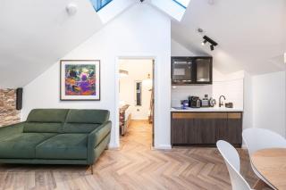 The Coach House - 9