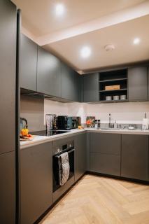 Stunning Duplex in City Centre WiFi Family Contractor - 6